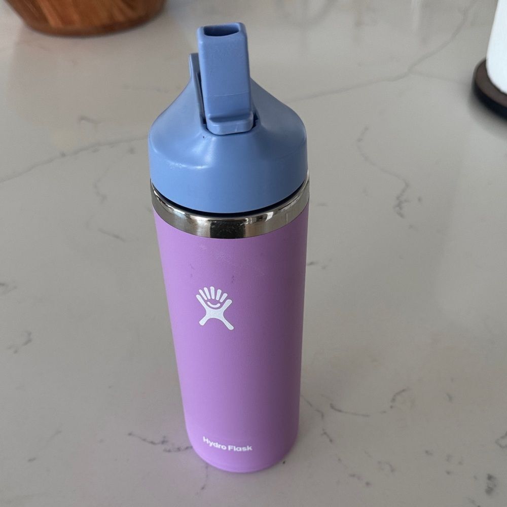 Hydro Flask Lavender Bottle with Blue Cap 18 ounce